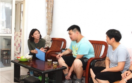 結對社區困難家庭，持續開(kāi)展資助助學(xué)