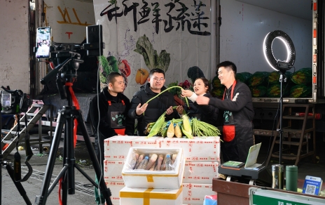 直播帶貨如約至，金籃子、銀籃子，不如裝滿(mǎn)老百姓的“菜籃子”！