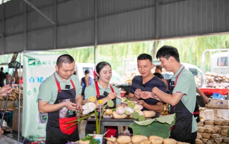 做好“雙服務(wù)”：嘉昕小廚房開(kāi)播，本期主角---蓮藕